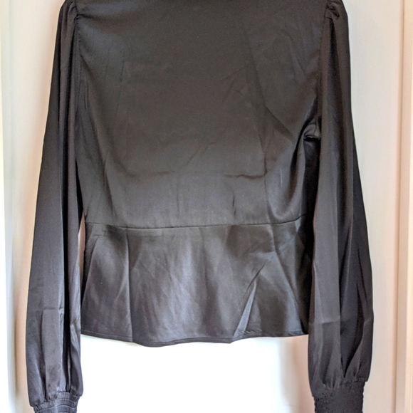 Lulu's Black Top - Picture 2 of 3